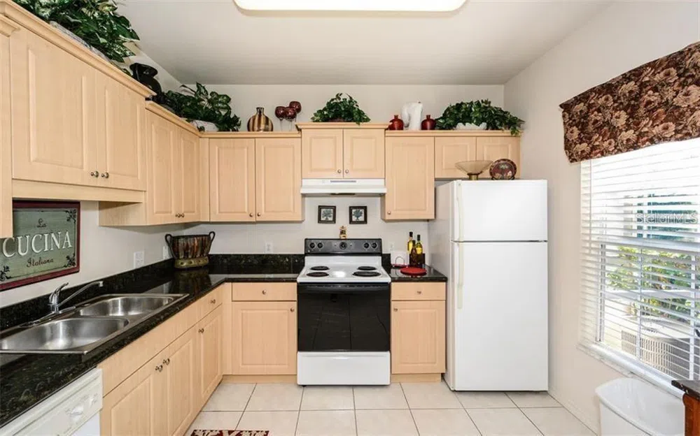 7685 PLANTATION CIRCLE #B University Park, FL 34201