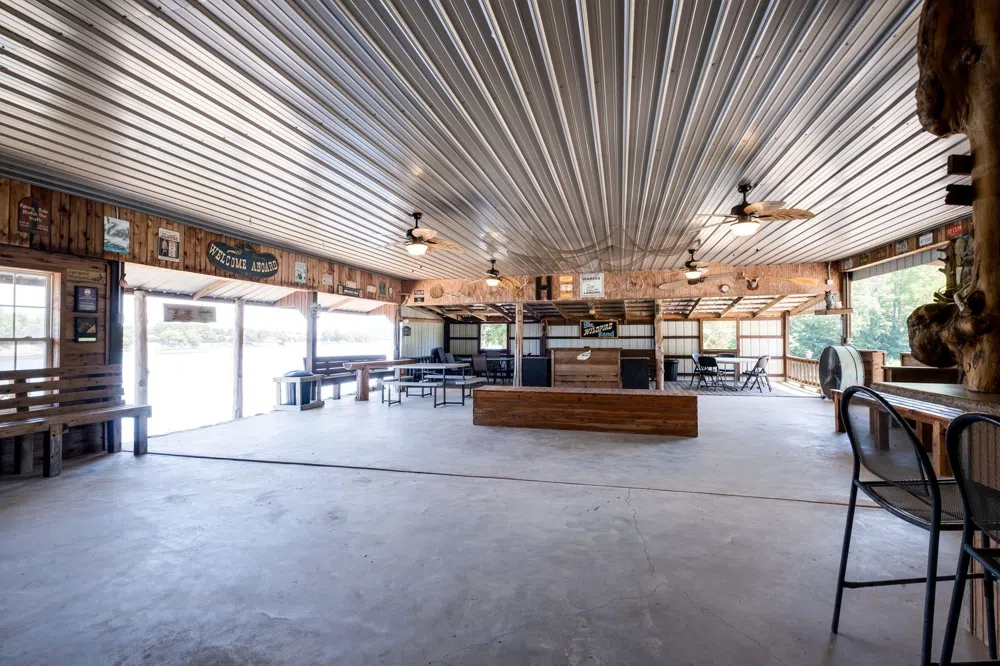 351 New Era Landing Rd Linden, TN 37096