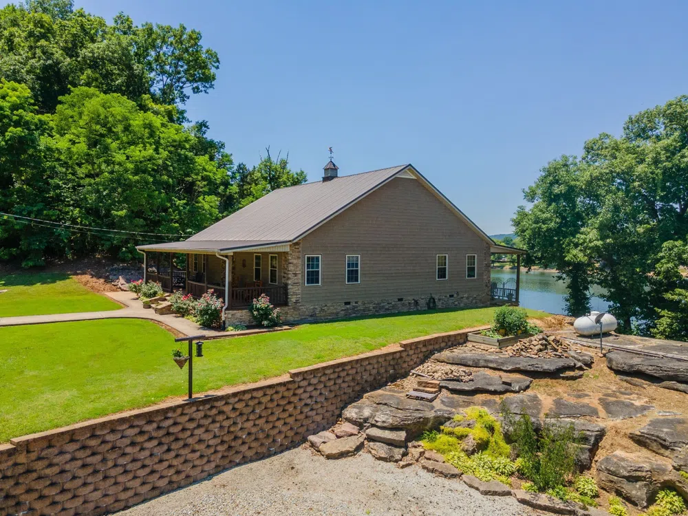 351 New Era Landing Rd Linden, TN 37096