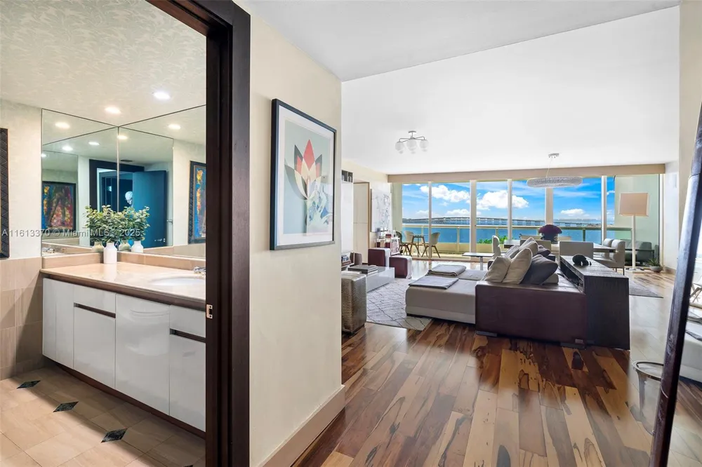 1643 Brickell Ave #704 Miami, FL 33129