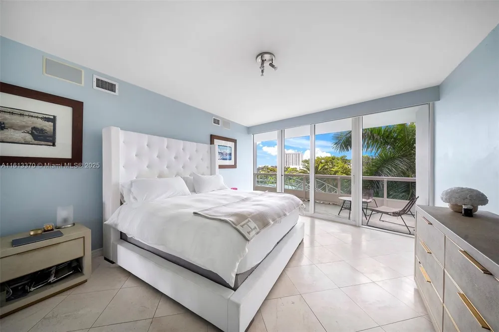 1643 Brickell Ave #704 Miami, FL 33129