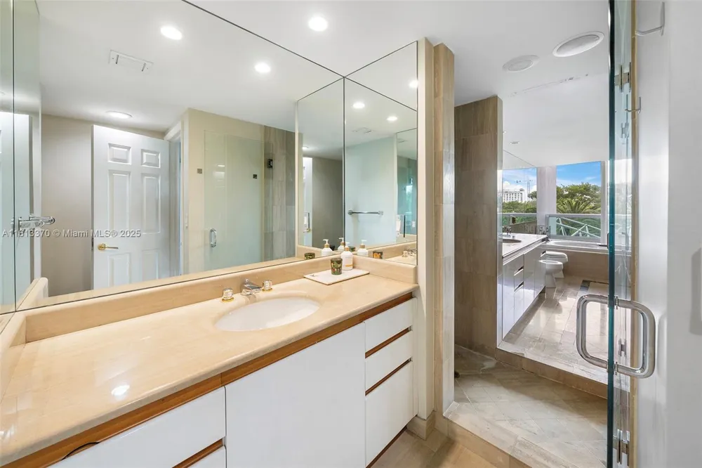 1643 Brickell Ave #704 Miami, FL 33129