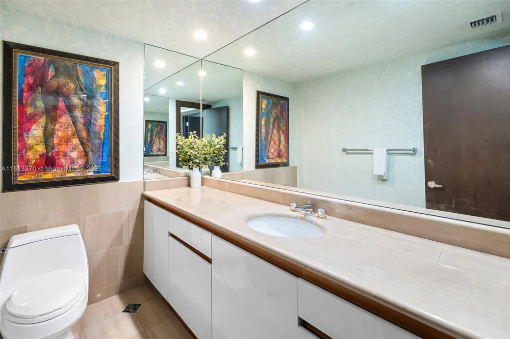 1643 Brickell Ave #704 Miami, FL 33129
