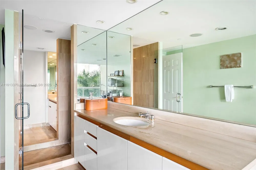 1643 Brickell Ave #704 Miami, FL 33129