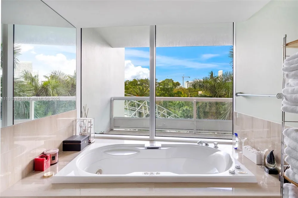 1643 Brickell Ave #704 Miami, FL 33129