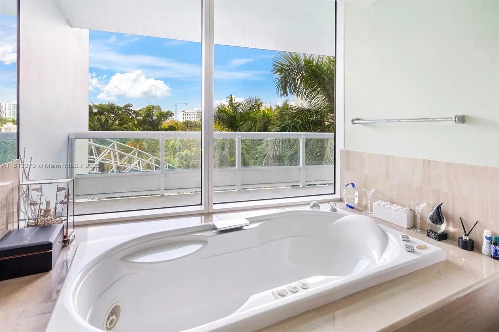 1643 Brickell Ave #704 Miami, FL 33129