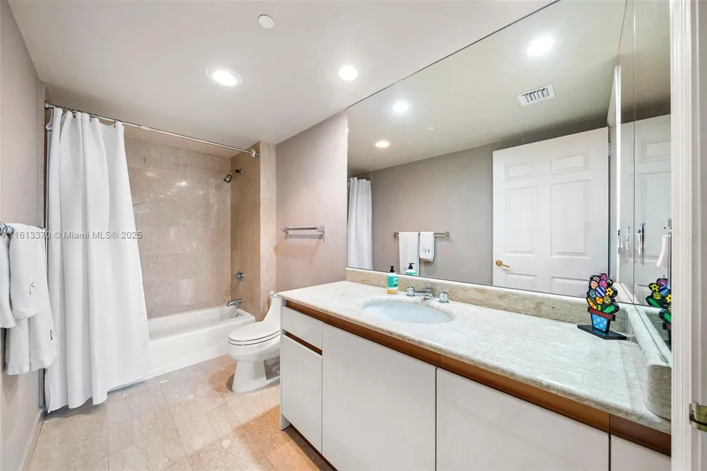1643 Brickell Ave #704 Miami, FL 33129