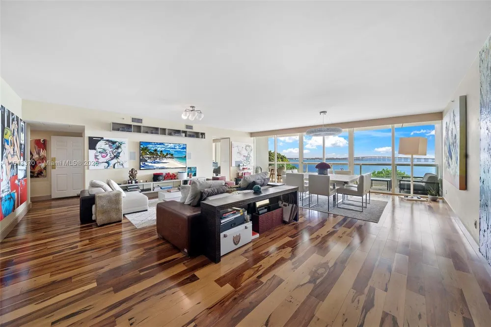 1643 Brickell Ave #704 Miami, FL 33129