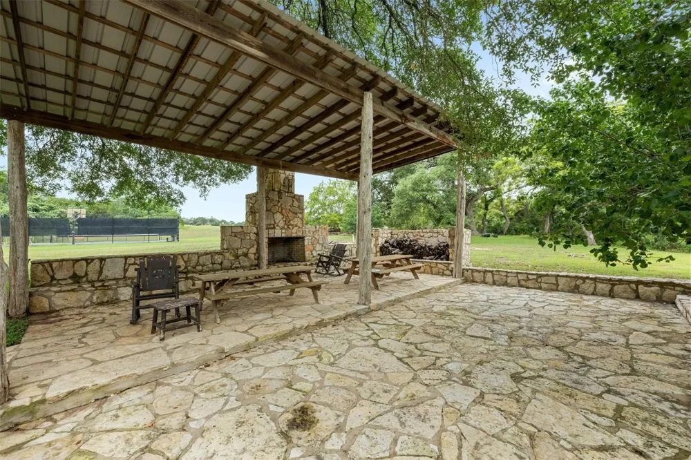 1005 Covered Bridge Drive Driftwood, TX 78619