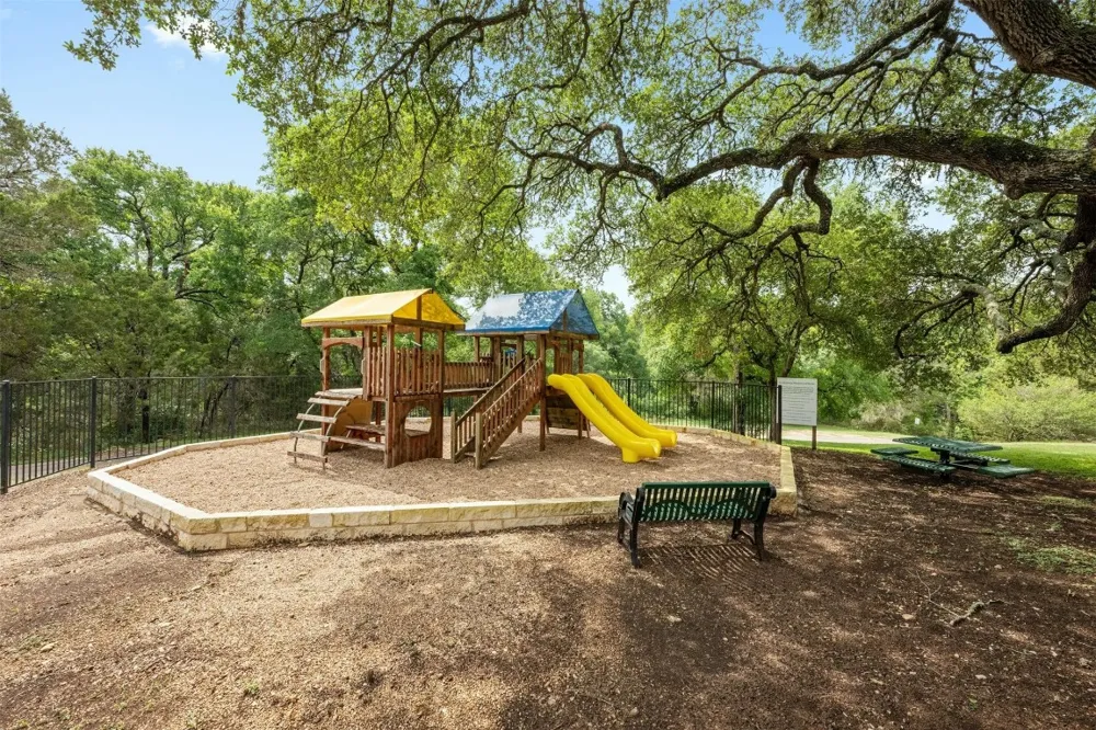 1005 Covered Bridge Drive Driftwood, TX 78619