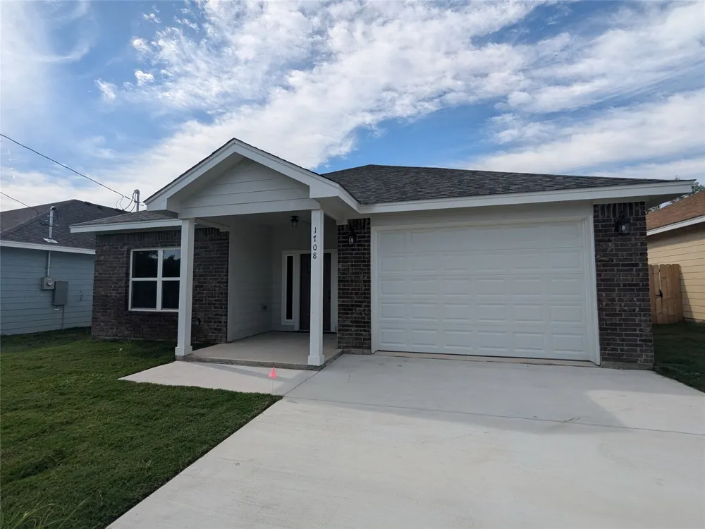 1708 E Ave G Lampasas, TX 76550