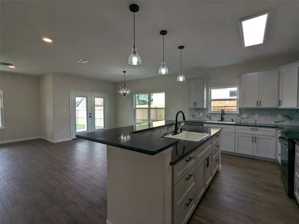1708 E Ave G Lampasas, TX 76550