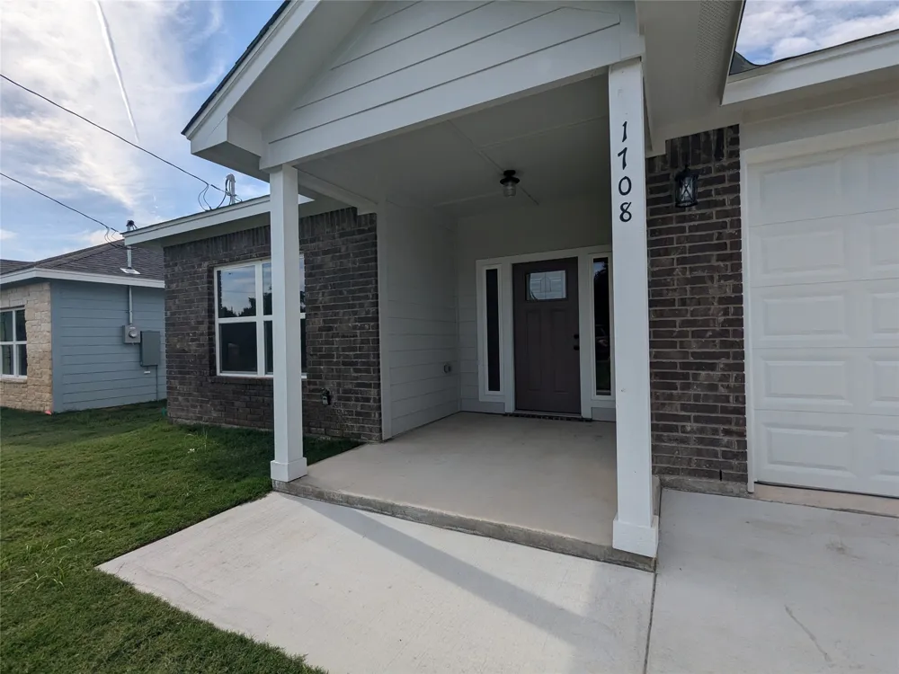 1708 E Ave G Lampasas, TX 76550