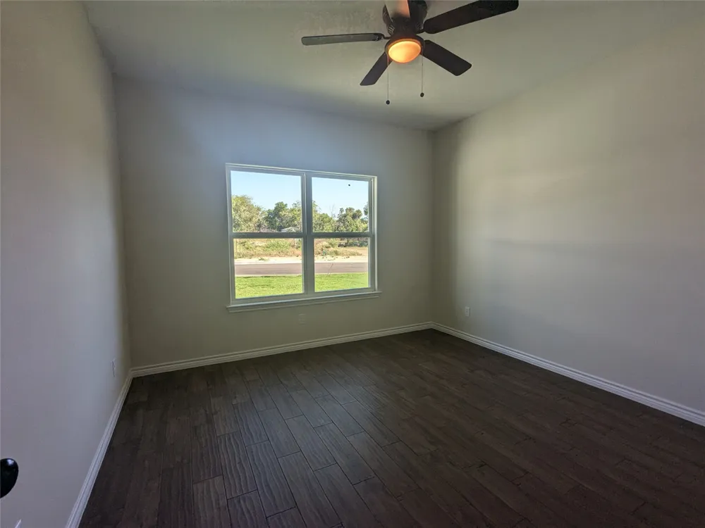 1708 E Ave G Lampasas, TX 76550