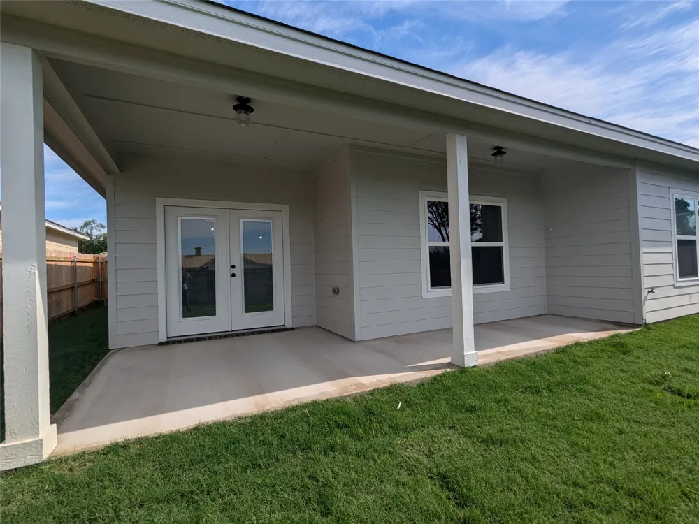 1708 E Ave G Lampasas, TX 76550