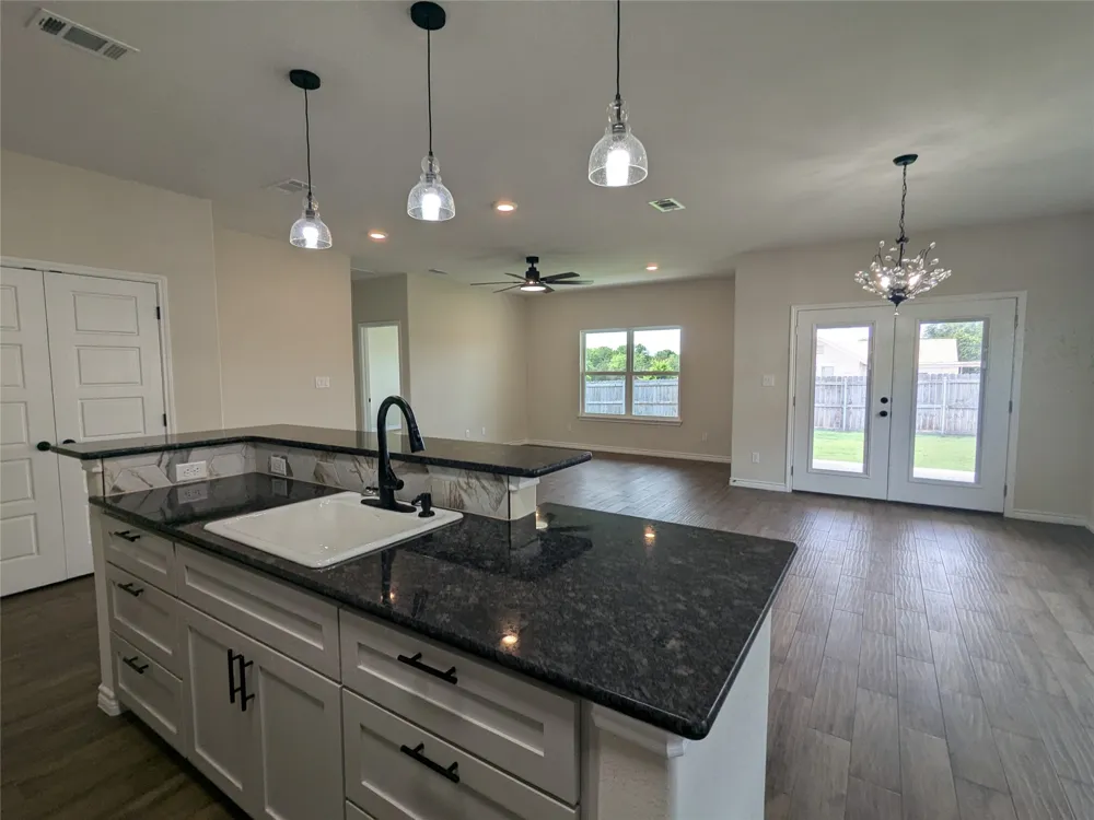 1708 E Ave G Lampasas, TX 76550