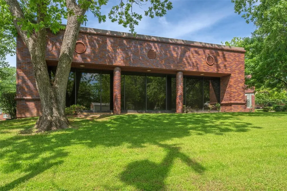 400 W Houston Marshall, TX 75670