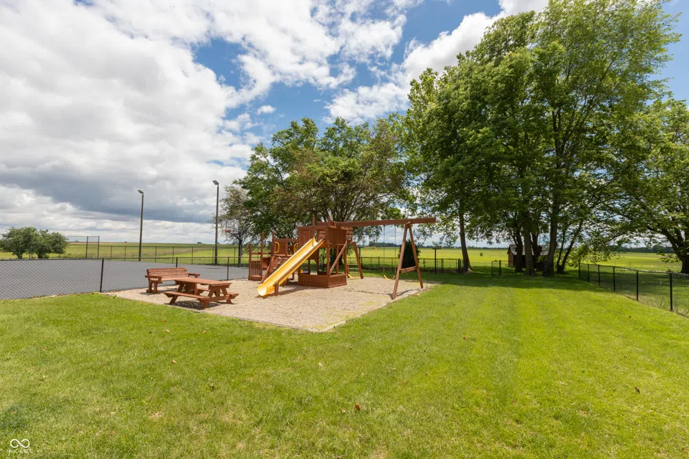 3917 525 W Fairland, IN 46126