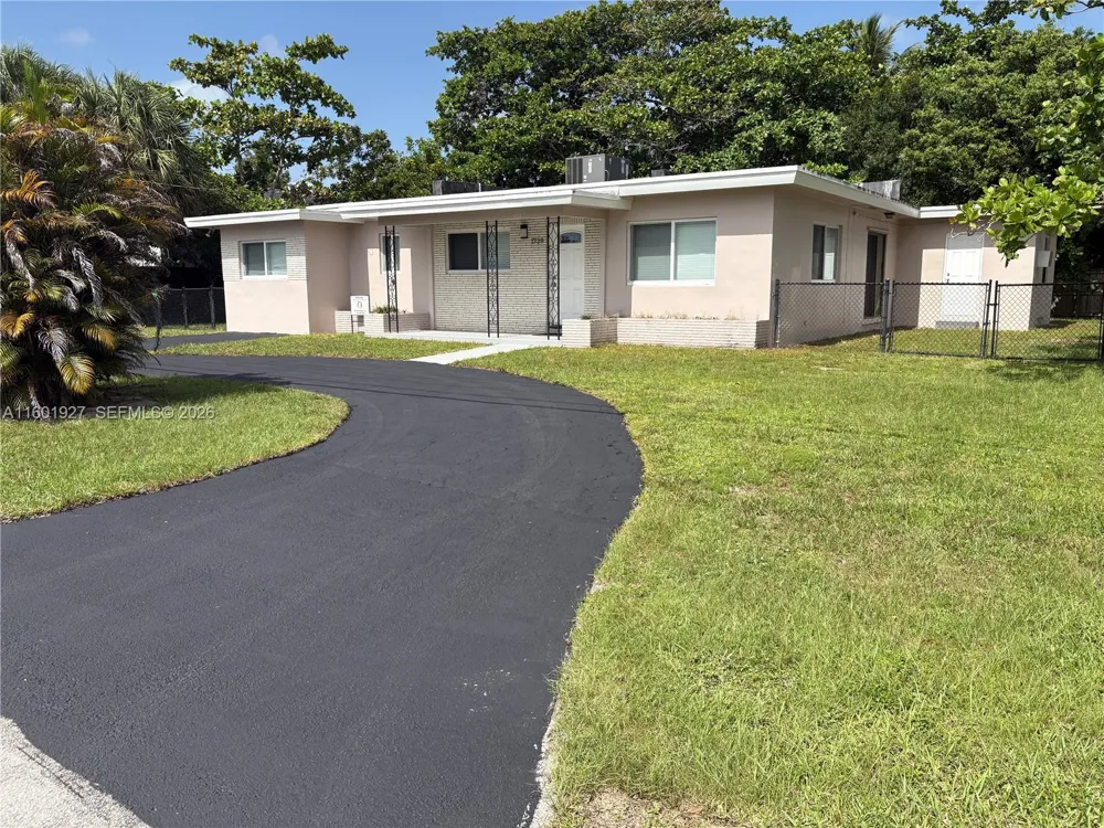 1739 SW 28th Ter Fort Lauderdale, FL 33312