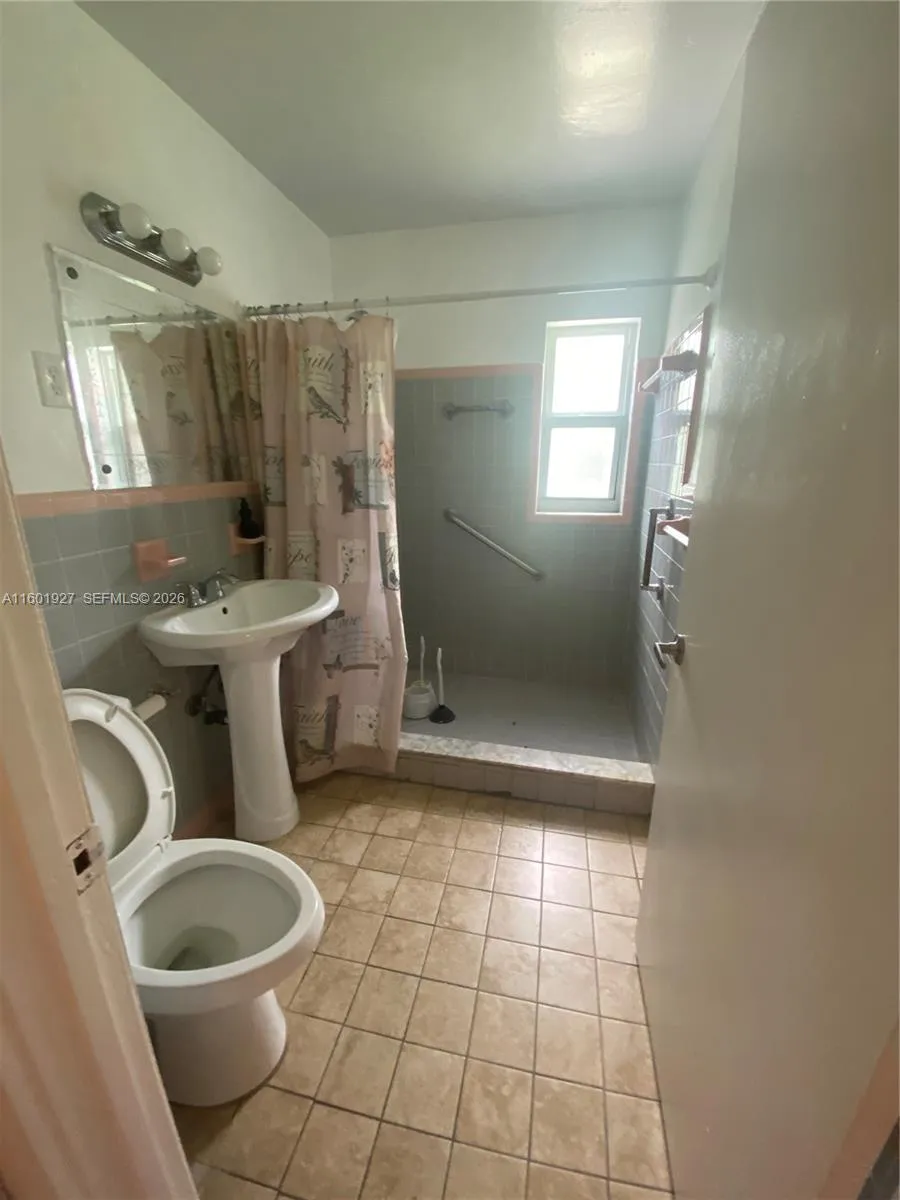 1739 SW 28th Ter Fort Lauderdale, FL 33312