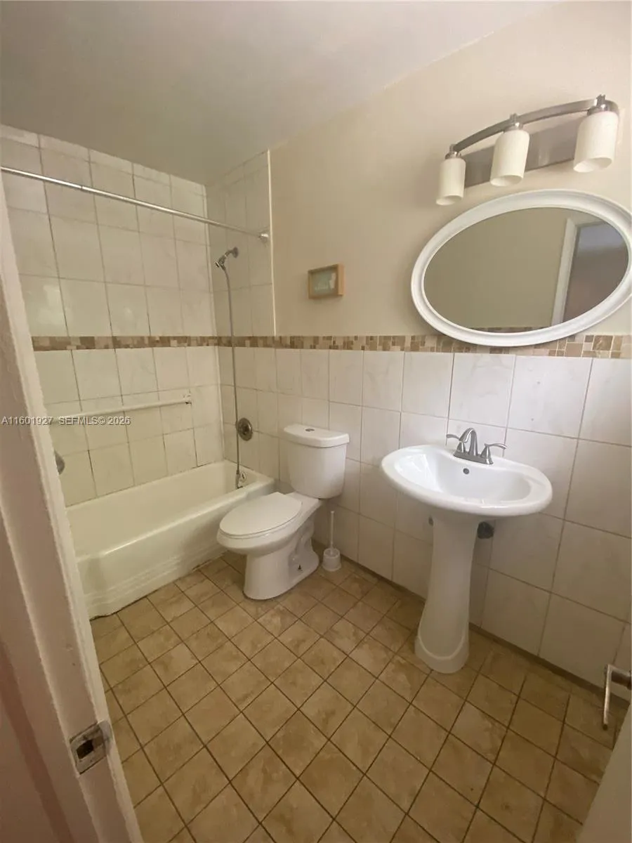 1739 SW 28th Ter Fort Lauderdale, FL 33312