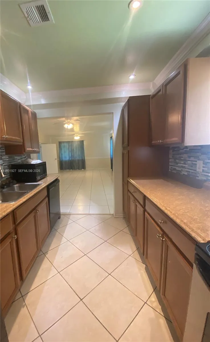 1739 SW 28th Ter Fort Lauderdale, FL 33312