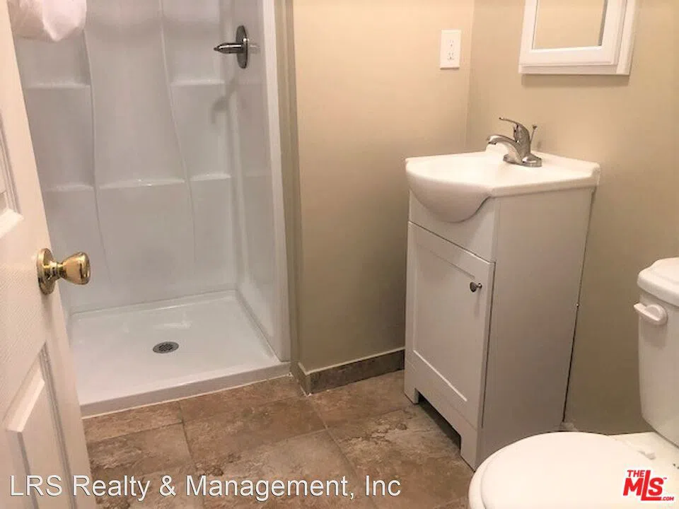 18321 MALDEN STREET #4 Northridge, CA 91325