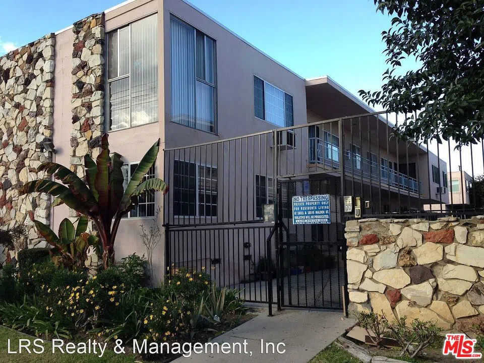 18321 MALDEN STREET #4 Northridge, CA 91325