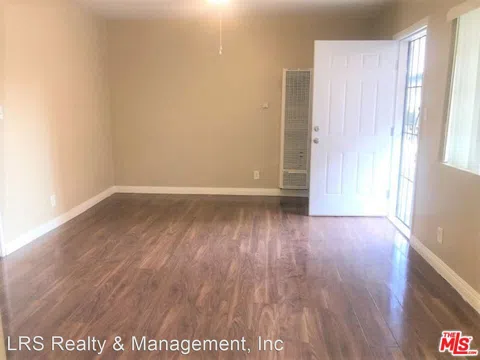 18321 MALDEN STREET #4