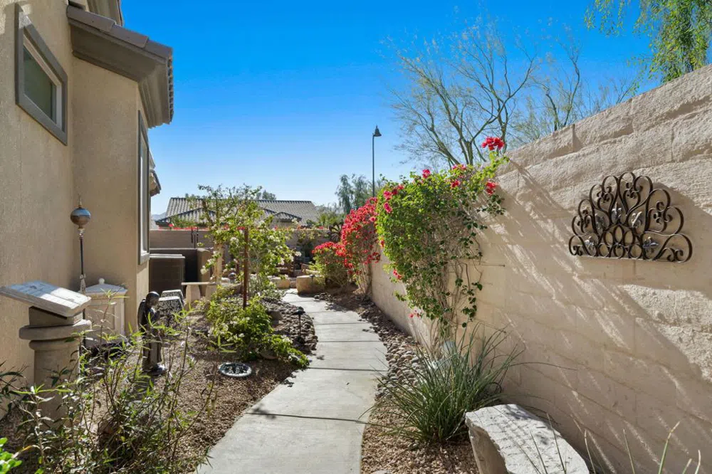 81074 Avenida Neblina Indio, CA 92203