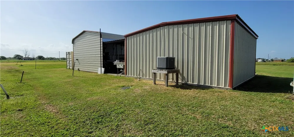 1012 W Denver Avenue Seadrift, TX 77983
