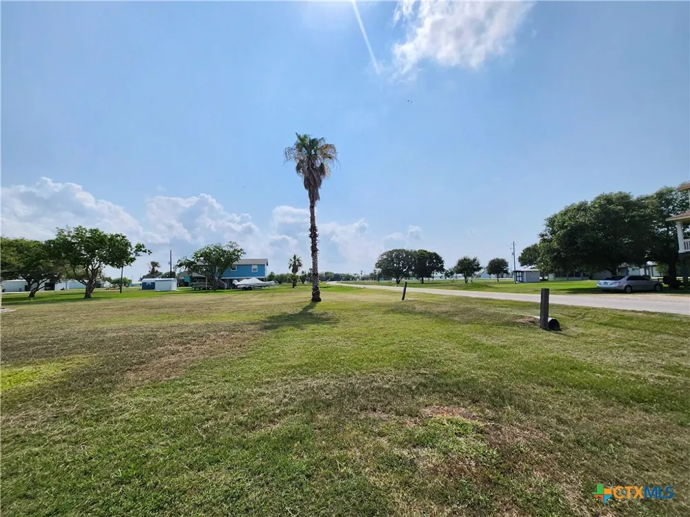 633 Swallow Drive Palacios, TX 77465