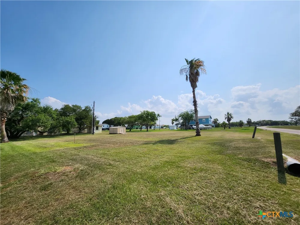 633 Swallow Drive Palacios, TX 77465