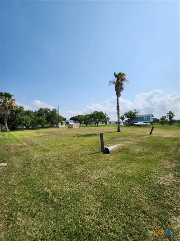 633 Swallow Drive Palacios, TX 77465