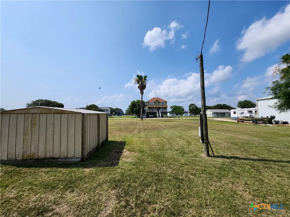 633 Swallow Drive Palacios, TX 77465