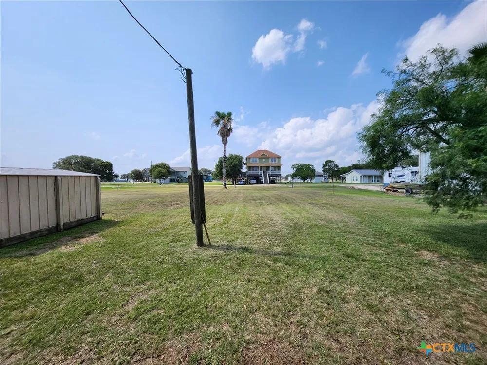 633 Swallow Drive Palacios, TX 77465
