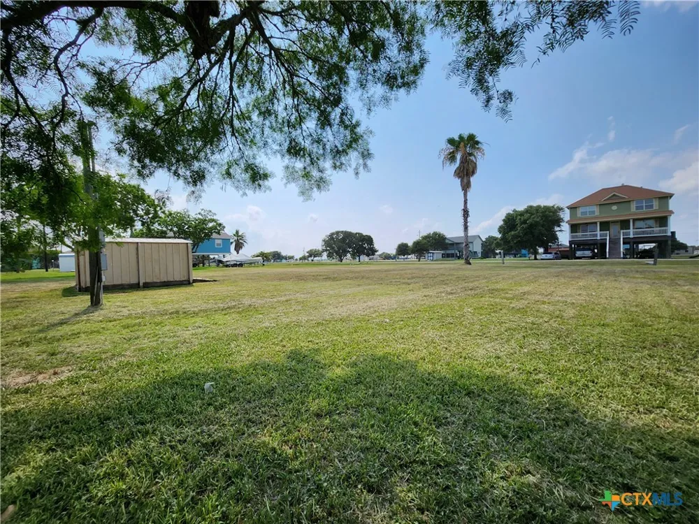633 Swallow Drive Palacios, TX 77465