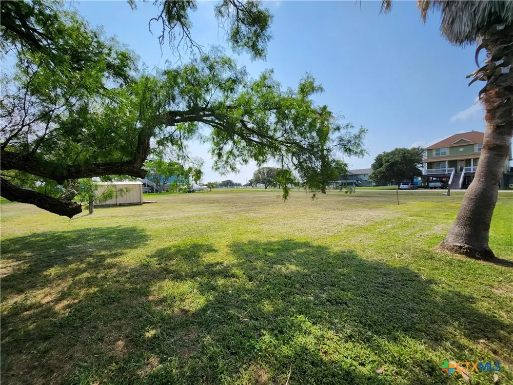 633 Swallow Drive Palacios, TX 77465