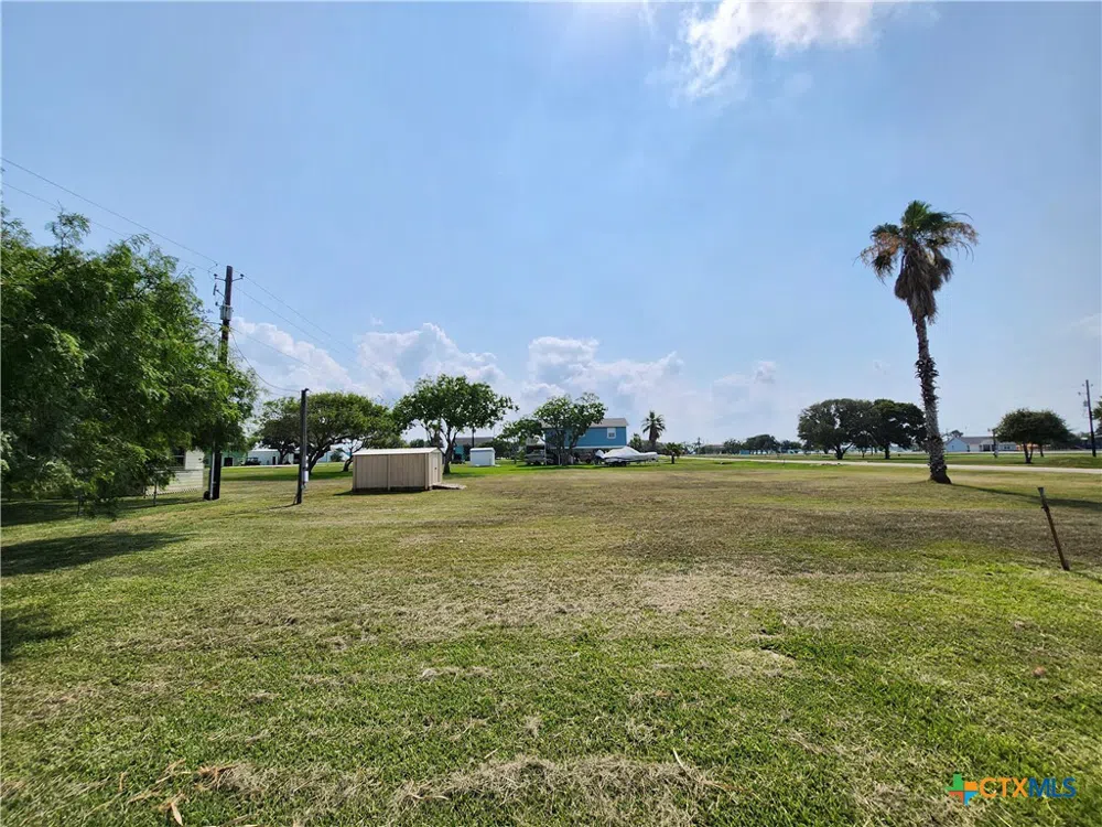 633 Swallow Drive Palacios, TX 77465