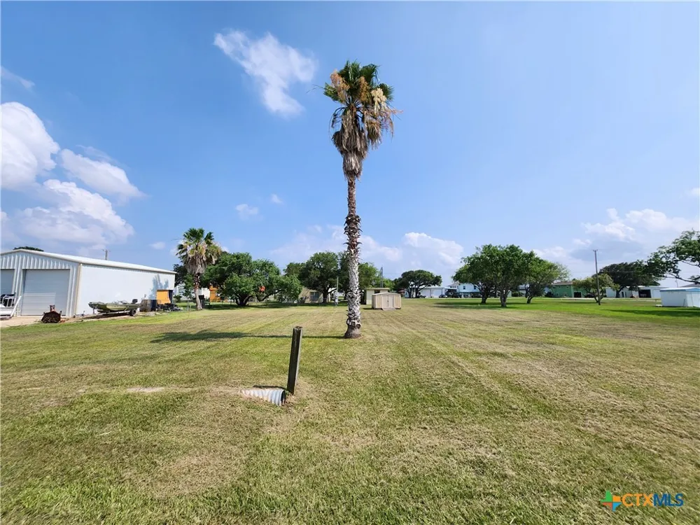633 Swallow Drive Palacios, TX 77465