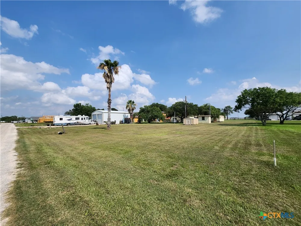 633 Swallow Drive Palacios, TX 77465