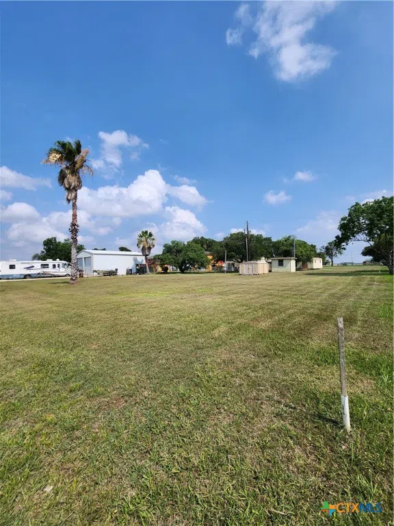 633 Swallow Drive Palacios, TX 77465