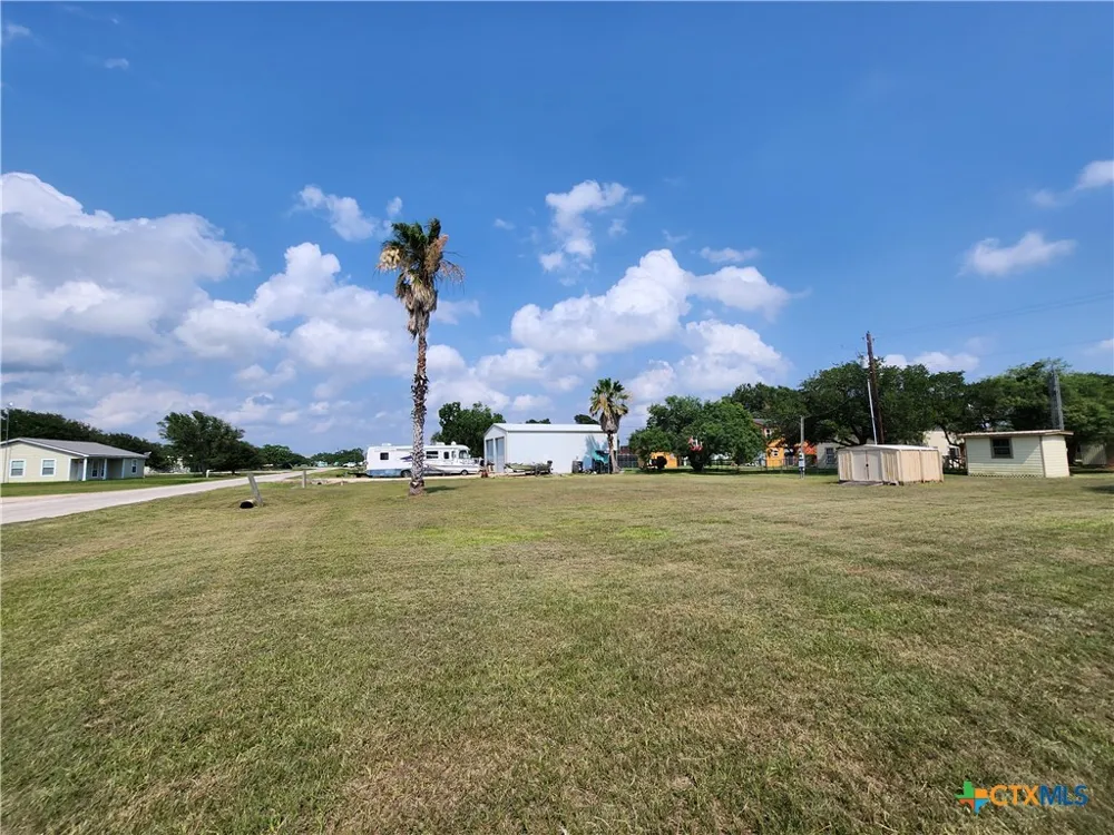 633 Swallow Drive Palacios, TX 77465