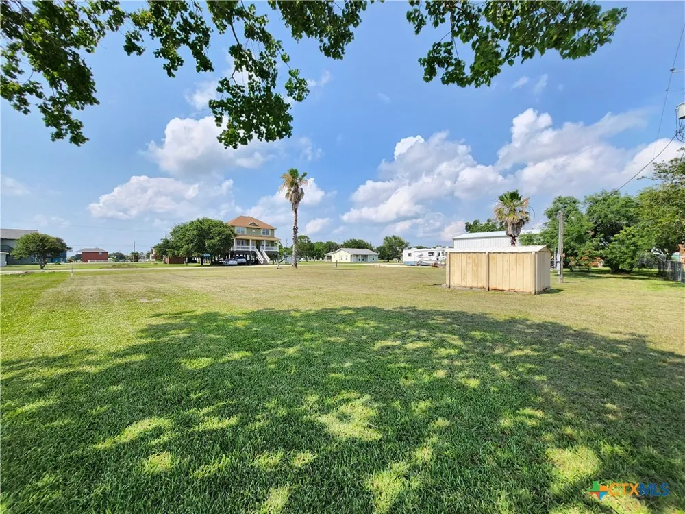 633 Swallow Drive Palacios, TX 77465