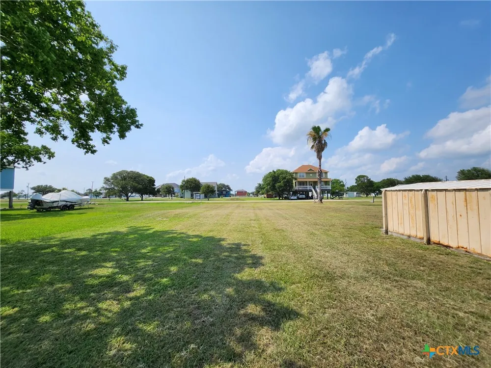 633 Swallow Drive Palacios, TX 77465