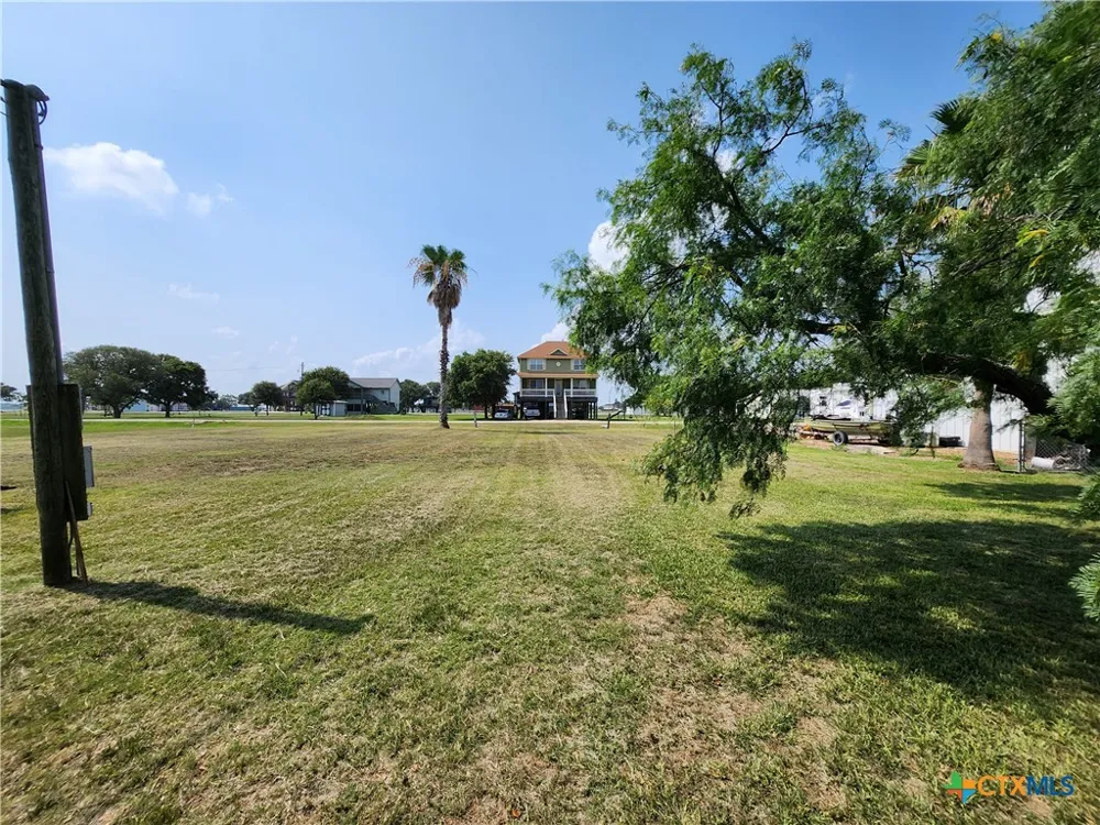 633 Swallow Drive Palacios, TX 77465