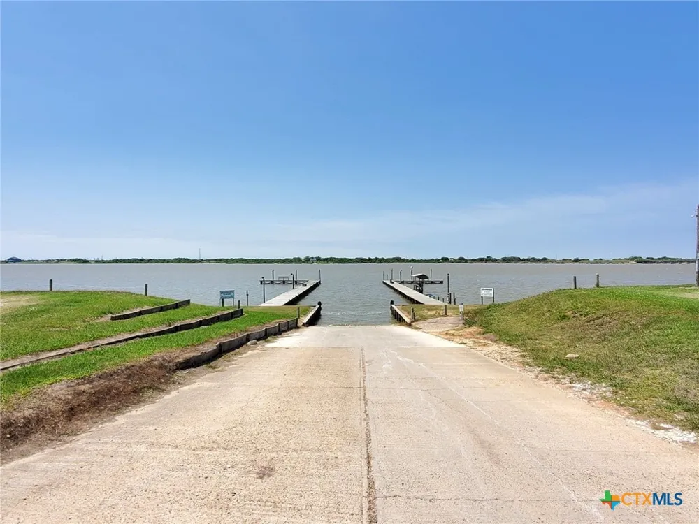 633 Swallow Drive Palacios, TX 77465