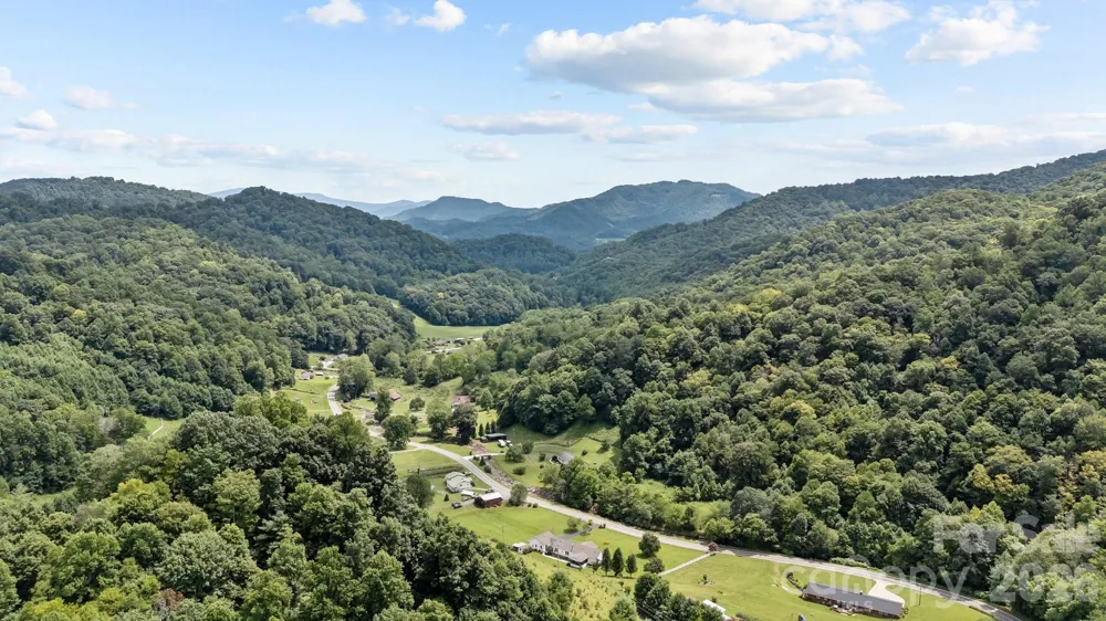 99999 Windswept Drive Burnsville, NC 28714