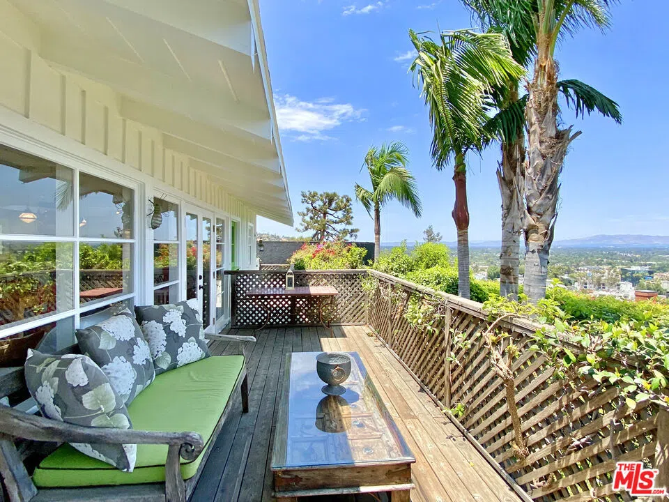3844 BUENA PARK DRIVE Studio City, CA 91604