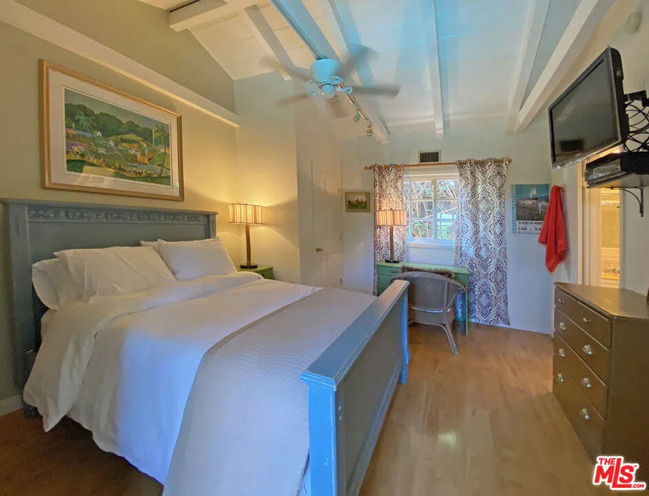 3844 BUENA PARK DRIVE Studio City, CA 91604